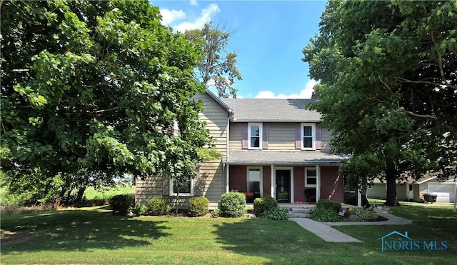 12406 Cross Creek Rd, Bowling Green, OH 43402 - view of front of home featuring a front lawn and a shingled roof