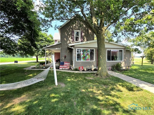 12406 Cross Creek Rd, Bowling Green, OH 43402 - view of front facade featuring a front lawn