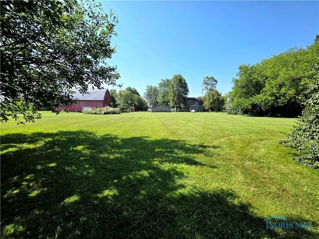 12406 Cross Creek Rd, Bowling Green, OH 43402 - view of green lawn