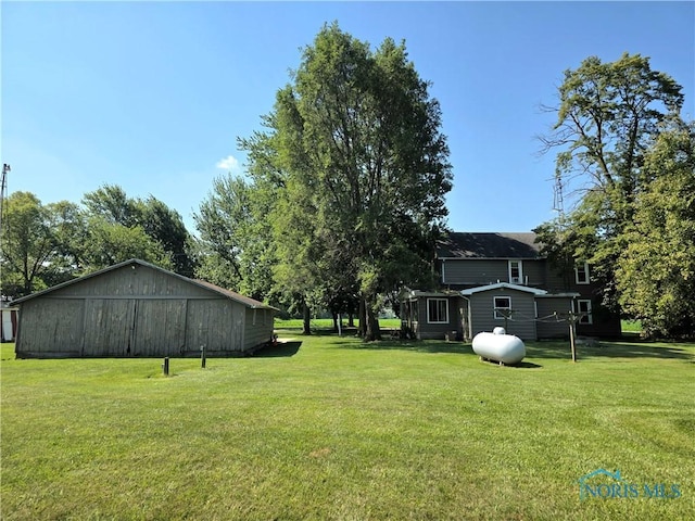 12406 Cross Creek Rd, Bowling Green, OH 43402 - view of green lawn featuring an outbuilding