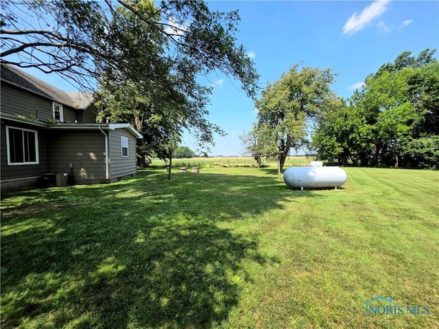12406 Cross Creek Rd, Bowling Green, OH 43402 - view of grassy yard