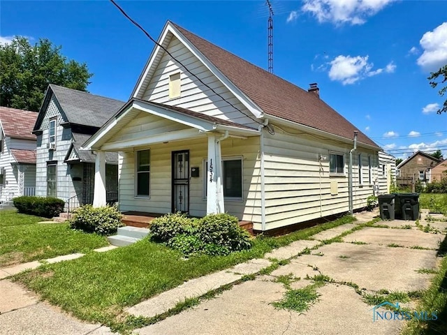 1534 Pinewood Ave, Toledo, OH 43607 - view of front of home featuring covered porch and a shingled roof
