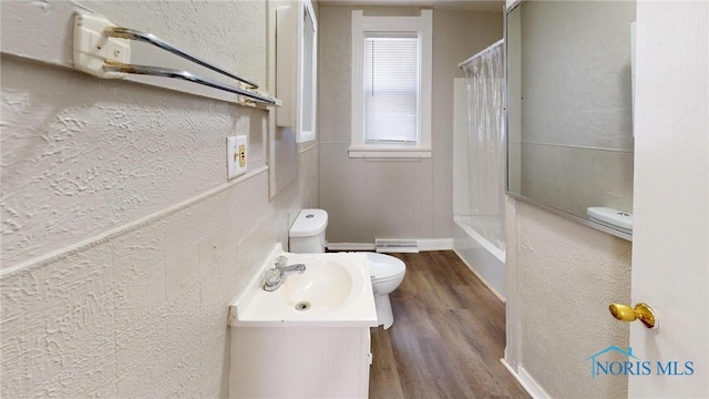1534 Pinewood Ave, Toledo, OH 43607 - bathroom with wood finished floors, shower / bath combo, a textured wall, and vanity