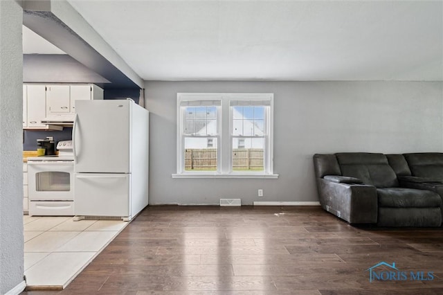 1285 Glenview Rd, Toledo, OH 43614 - unfurnished living room featuring wood finished floors and baseboards