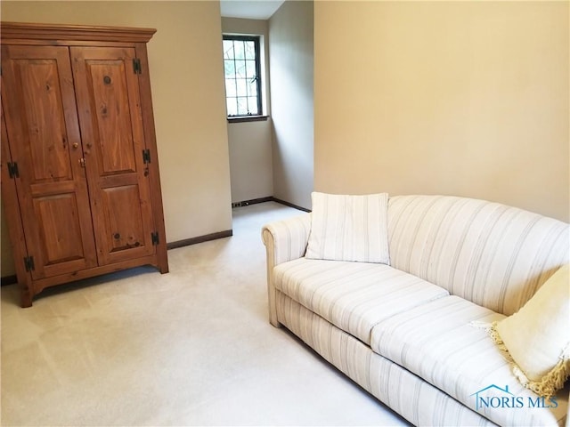 3704 Brookside Rd, Ottawa Hills, OH 43606 - sitting room with light carpet and baseboards
