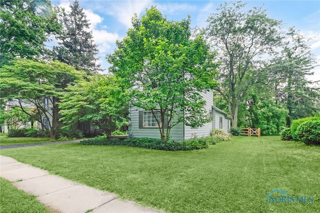 545 Wallace Ave, Bowling Green, OH 43402 - view of grassy yard
