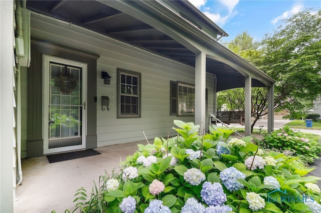 545 Wallace Ave, Bowling Green, OH 43402 - doorway to property with covered porch
