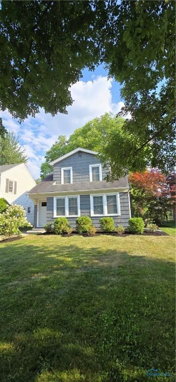 3329 Kirkwall Rd, Ottawa Hills, OH 43606 - view of front of property with a front lawn