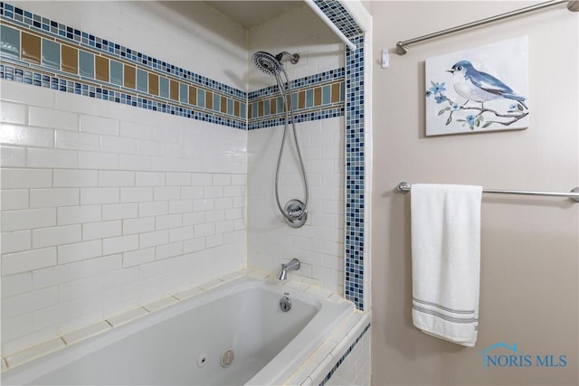 6768 Denbridge Dr, Sylvania, OH 43560 - full bath featuring a combined bath / shower with jetted tub