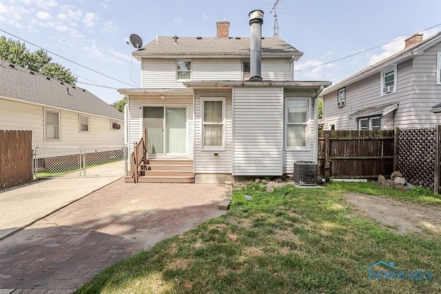4334 Commonwealth Ave, Toledo, OH 43612 - back of property featuring entry steps and a patio area