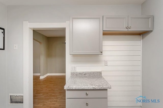 4334 Commonwealth Ave, Toledo, OH 43612 - kitchen featuring wood finished floors, light countertops, and gray cabinetry