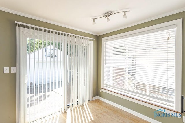 4334 Commonwealth Ave, Toledo, OH 43612 - view of unfurnished sunroom