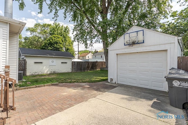 4334 Commonwealth Ave, Toledo, OH 43612 - detached garage with driveway