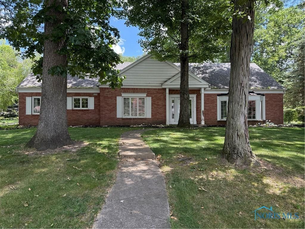 3228 Shakespeare Ln, Toledo, OH 43615 - view of front of house featuring brick siding and a front yard