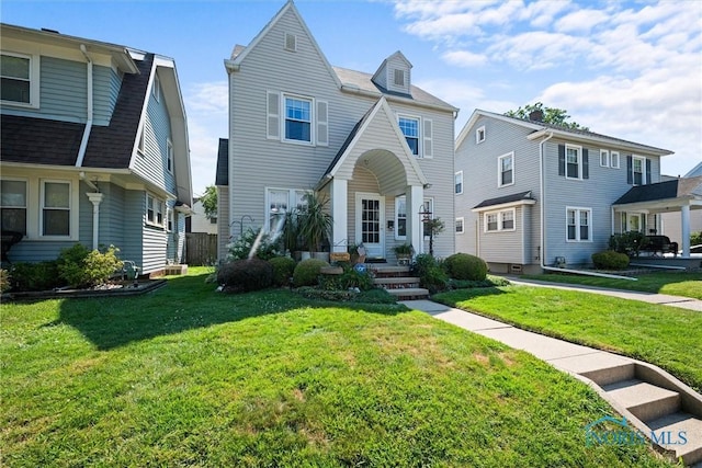4526 Commonwealth Ave, Toledo, OH 43612 - view of front of home featuring a front yard and a shingled roof