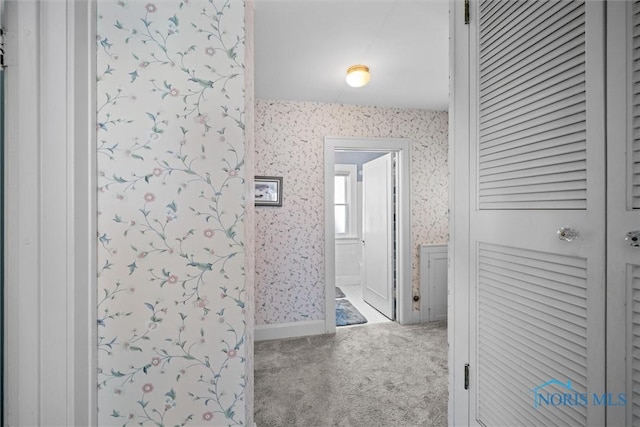 4526 Commonwealth Ave, Toledo, OH 43612 - hallway featuring wallpapered walls and carpet