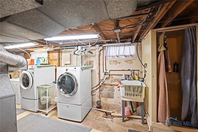 4526 Commonwealth Ave, Toledo, OH 43612 - laundry room with separate washer and dryer
