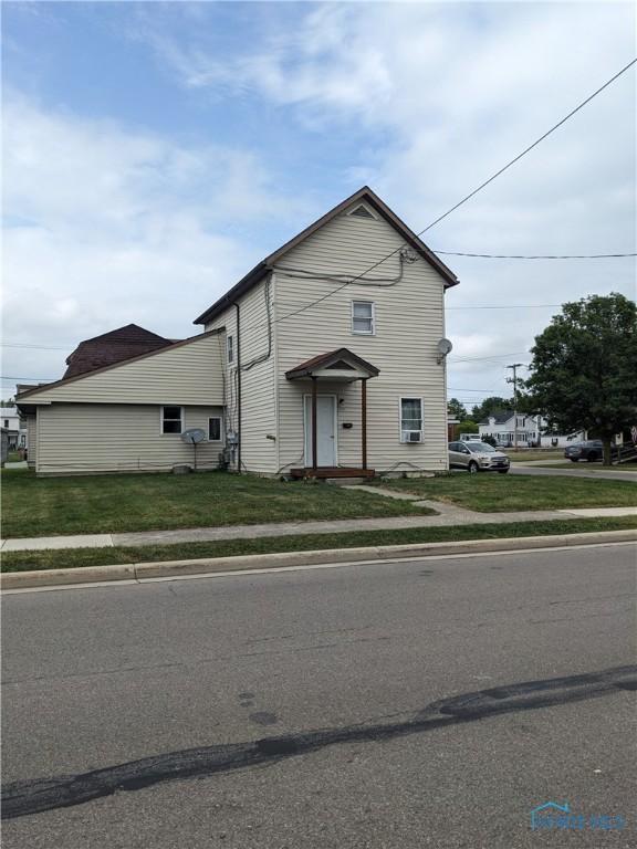 383 E 2nd St, Ottawa, OH 45875 - traditional-style house with a front yard