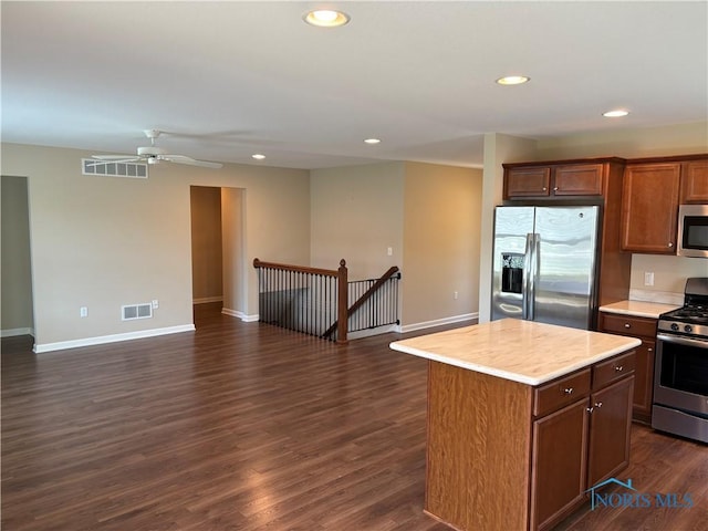 813 Meadowchase Ln, Toledo, OH 43615 - kitchen featuring appliances with stainless steel finishes, light countertops, open floor plan, a center island, and recessed lighting