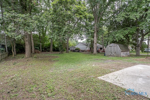 2617 Schroeder St, Toledo, OH 43613 - view of grassy yard featuring a shed