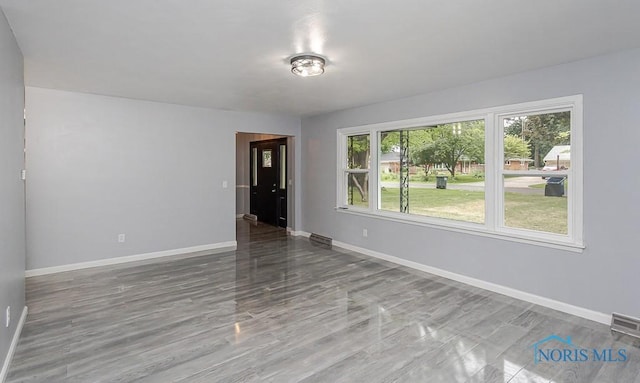 2617 Schroeder St, Toledo, OH 43613 - unfurnished room with baseboards