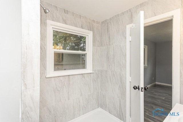 2617 Schroeder St, Toledo, OH 43613 - full bathroom with a tile shower