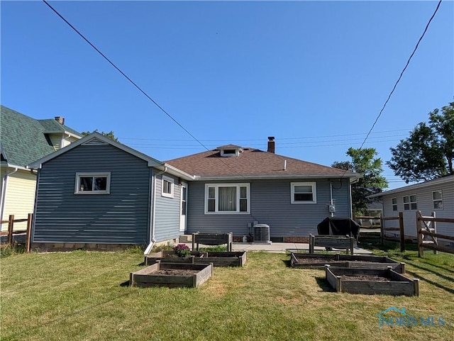 208 E Union St, Walbridge, OH 43465 - rear view of house featuring a garden