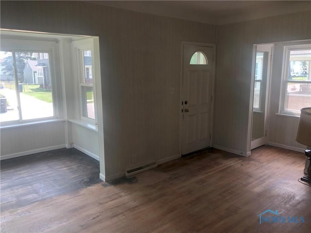4815 298th St, Toledo, OH 43611 - foyer entrance featuring wood finished floors and baseboards
