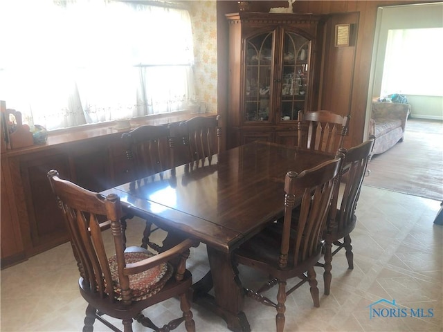 4815 298th St, Toledo, OH 43611 - dining room with light floors