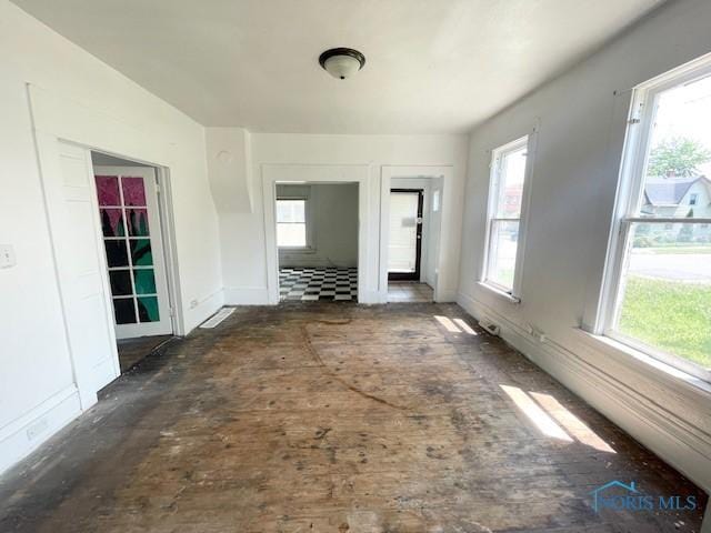 522 Oswald St, Toledo, OH 43605 - interior space featuring baseboards