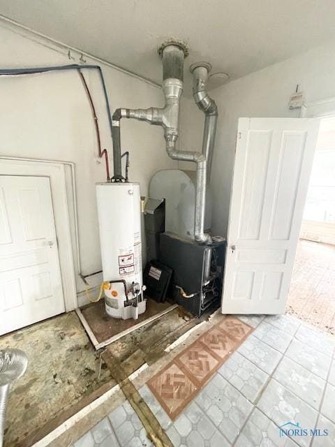 522 Oswald St, Toledo, OH 43605 - utility room featuring water heater