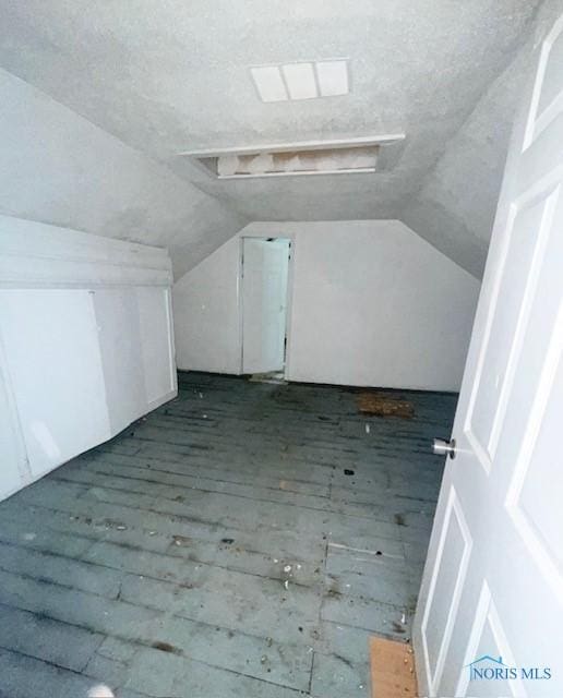 522 Oswald St, Toledo, OH 43605 - bonus room featuring vaulted ceiling