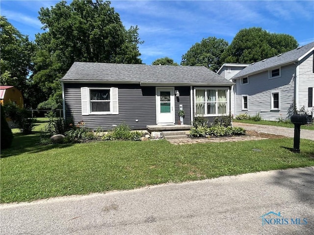 1020 Fremont Ave, Findlay, OH 45840 - view of front facade with a front yard and roof with shingles