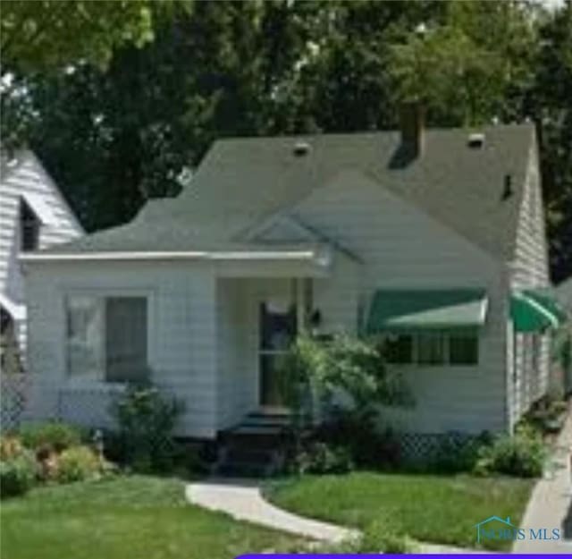 2647 Lambert Dr, Toledo, OH 43613 - view of front of house featuring a front lawn and a chimney