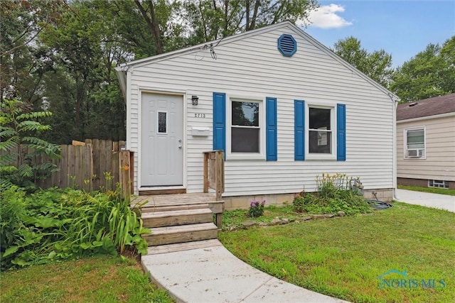 2713 Stateview Dr, Toledo, OH 43609 - view of front of house featuring cooling unit