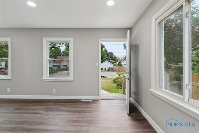 2713 Stateview Dr, Toledo, OH 43609 - entrance foyer featuring recessed lighting and dark wood-type flooring