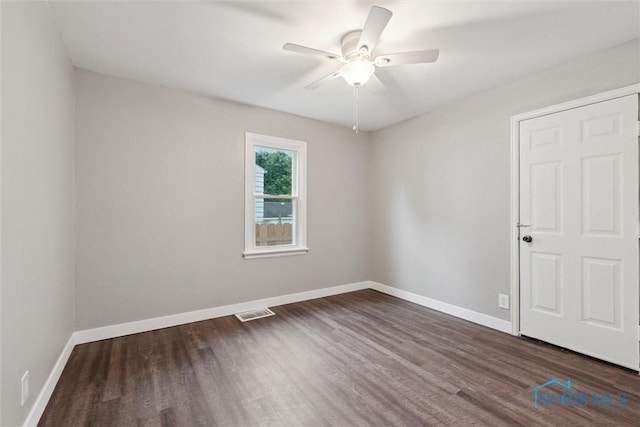 2713 Stateview Dr, Toledo, OH 43609 - empty room featuring dark wood finished floors and a ceiling fan