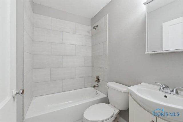 2713 Stateview Dr, Toledo, OH 43609 - full bath with bathing tub / shower combination and vanity