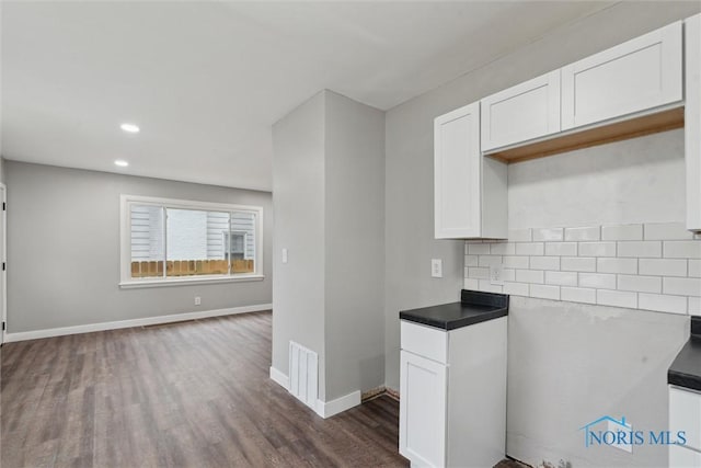 2713 Stateview Dr, Toledo, OH 43609 - kitchen with dark wood finished floors, white cabinetry, tasteful backsplash, recessed lighting, and open floor plan