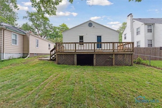 2713 Stateview Dr, Toledo, OH 43609 - back of house featuring a wooden deck