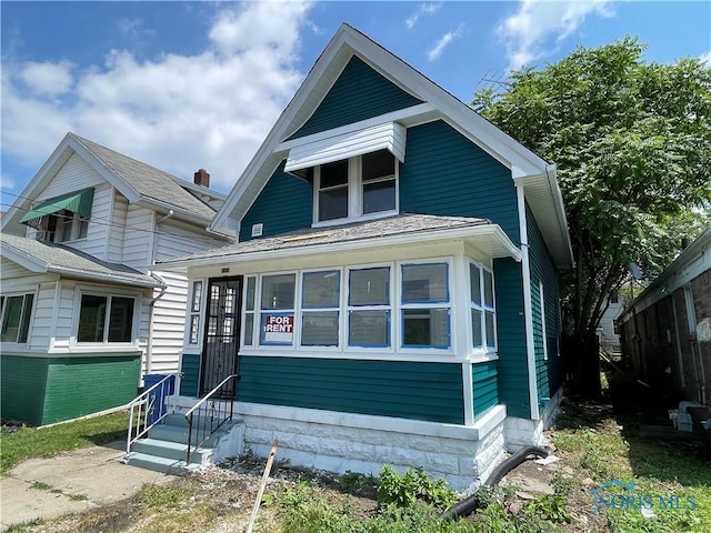 1221 E Broadway St, Toledo, OH 43605 - view of front of property featuring entry steps