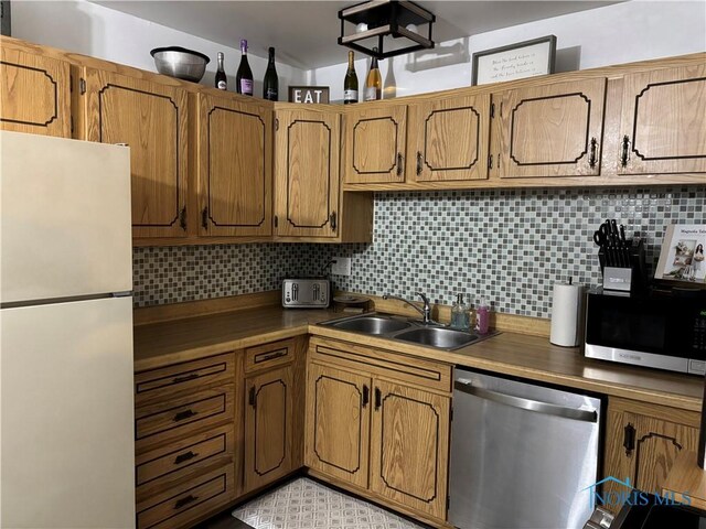 214 Raymond St, Walbridge, OH 43465 - photo 8