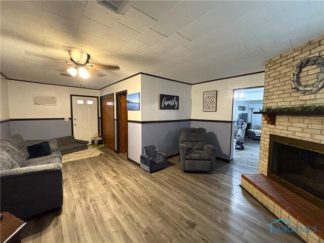 214 Raymond St, Walbridge, OH 43465 - photo 20