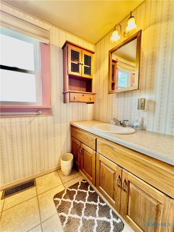 217 W Edgerton St, Hicksville, OH 43526 - photo 9