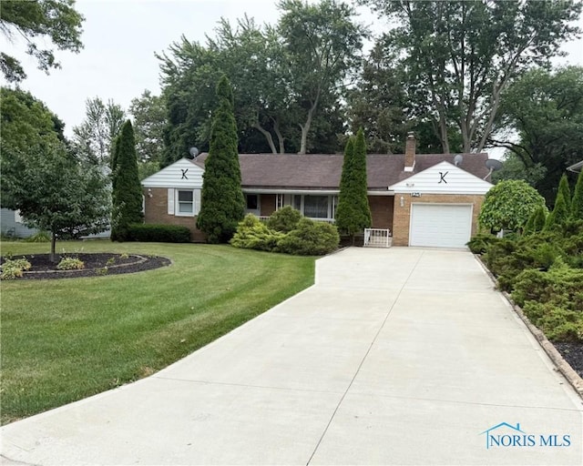 125 E Yates Ave, Findlay, OH 45840 - single story home featuring brick siding, an attached garage, driveway, and a front lawn