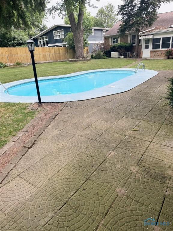 125 E Yates Ave, Findlay, OH 45840 - view of pool featuring a patio area