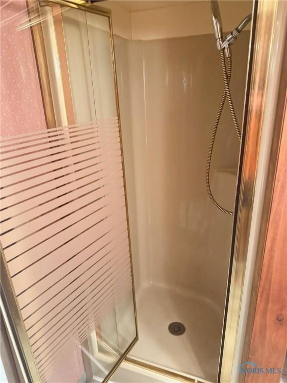 125 E Yates Ave, Findlay, OH 45840 - full bathroom featuring a stall shower