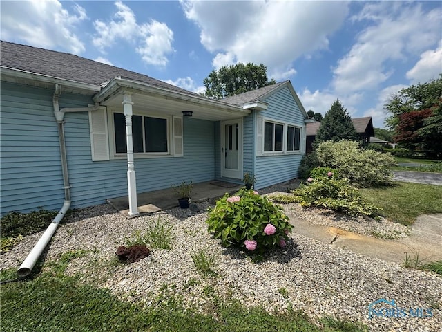 1926 Tiffin Rd, Fremont, OH 43420 - ranch-style home with a shingled roof