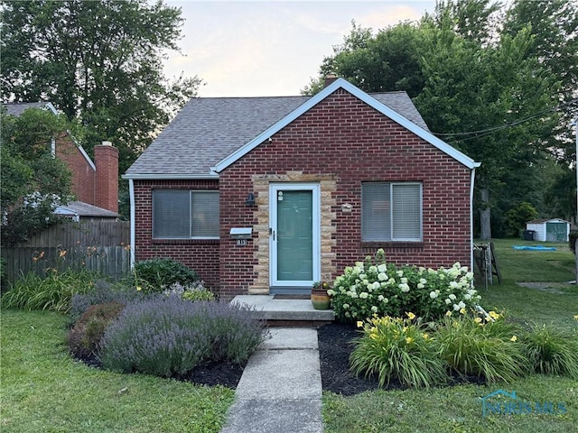 815 River Rd, Maumee, OH 43537 - bungalow-style house featuring brick siding and a shingled roof