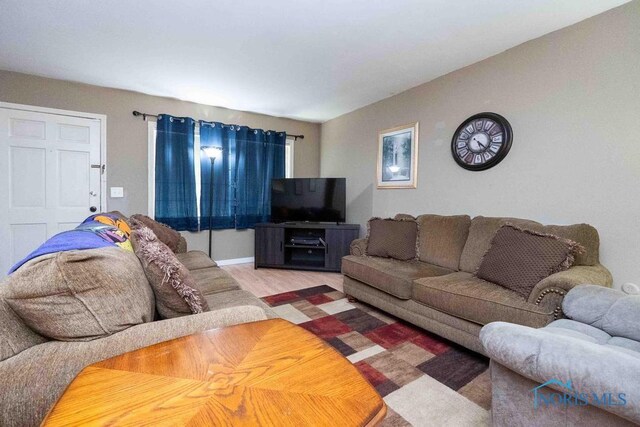 2731 Greenacre Dr, Findlay, OH 45840 - photo 2